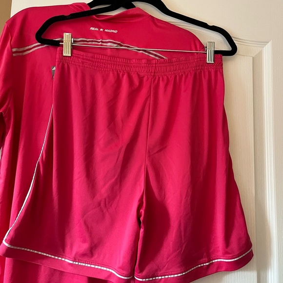 “Ronaldo”Kids Pink Soccer Jersey Set - Picture 9 of 10